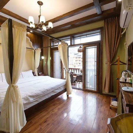 Flower Time Inn Fenghuang Exterior foto