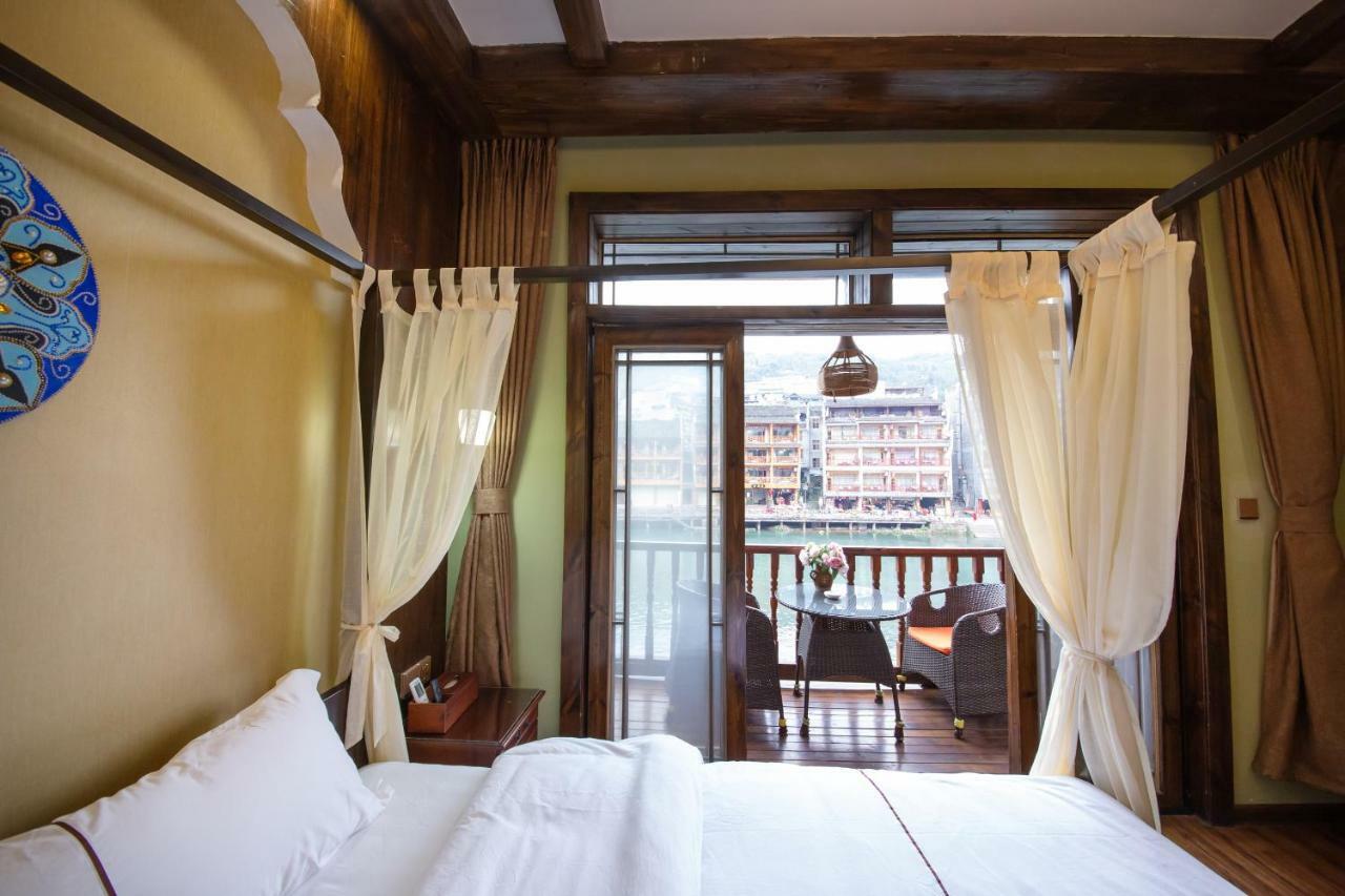 Flower Time Inn Fenghuang Exterior foto