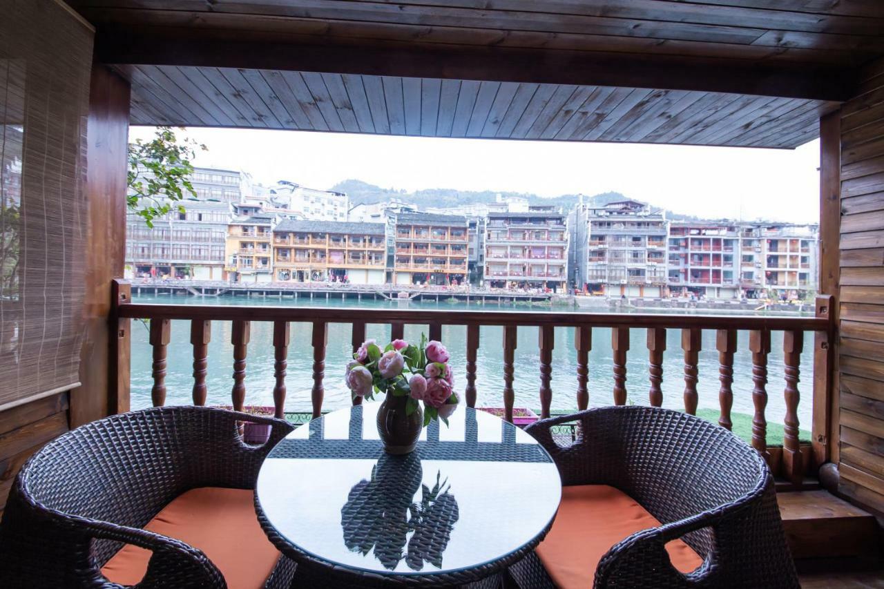 Flower Time Inn Fenghuang Exterior foto