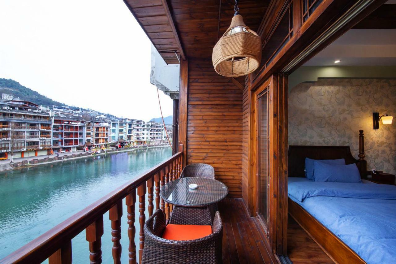 Flower Time Inn Fenghuang Exterior foto
