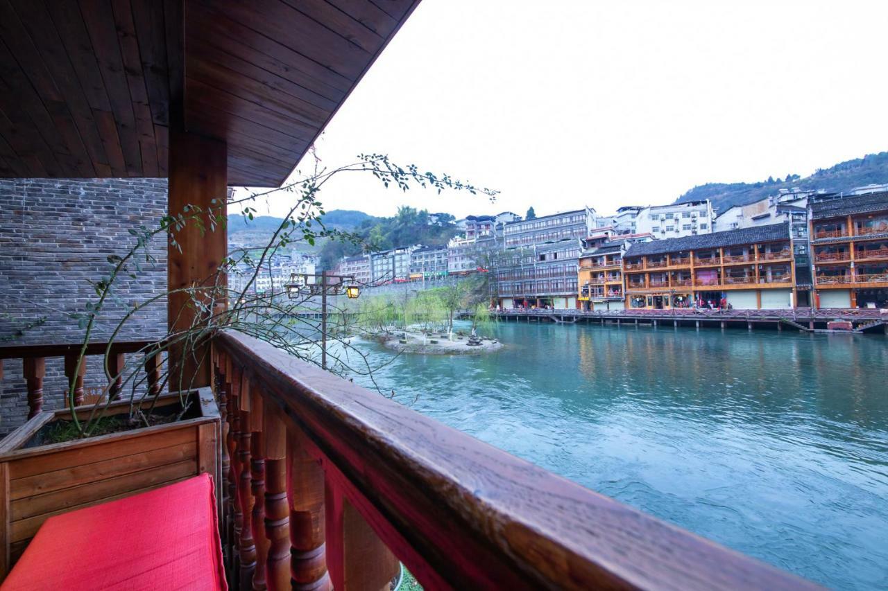 Flower Time Inn Fenghuang Exterior foto