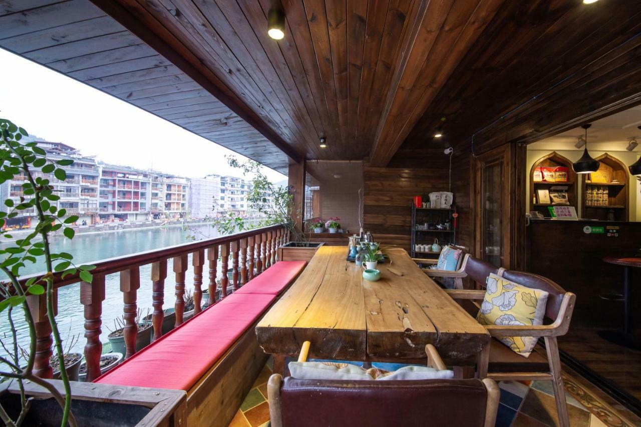 Flower Time Inn Fenghuang Exterior foto